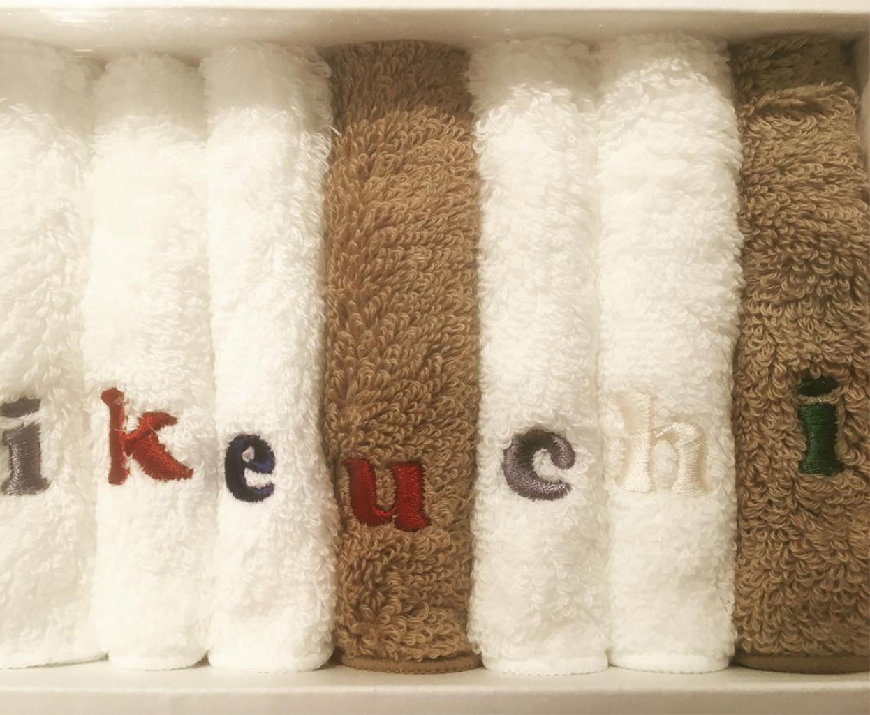 オーガニックタオルハンカチアルファベット刺繍