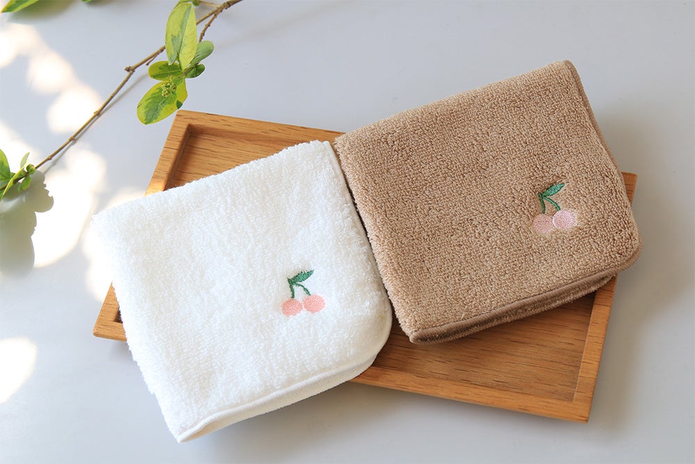 シーズン刺繍タオルハンカチ　さくらんぼ
