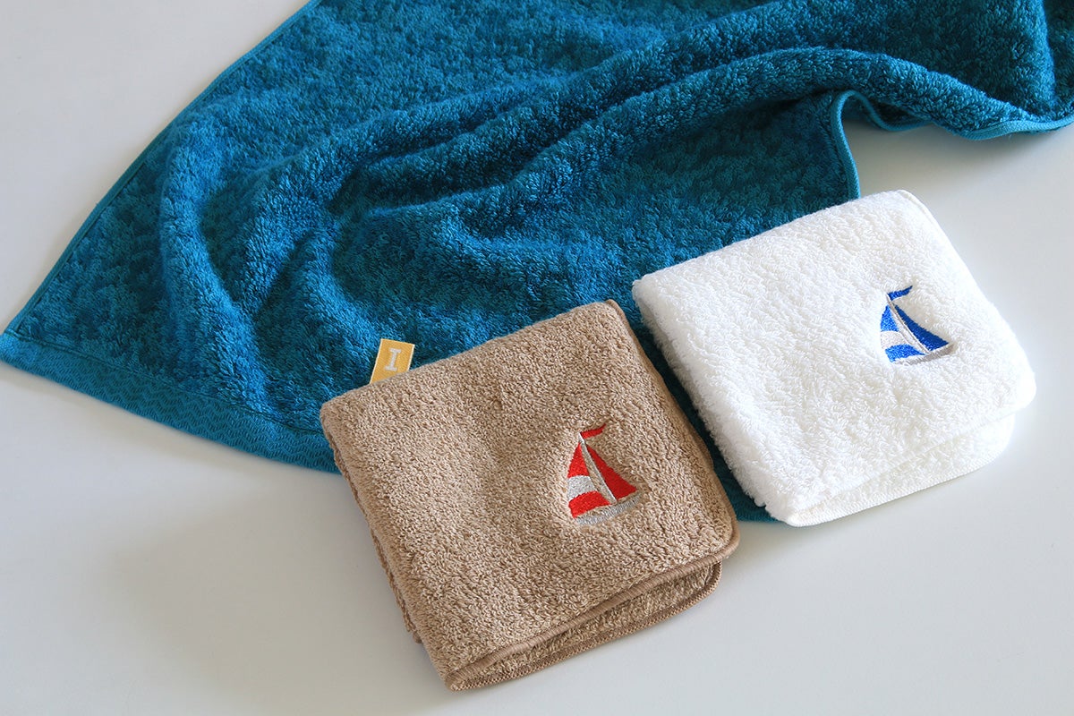 ヨット刺繍のタオルハンカチ